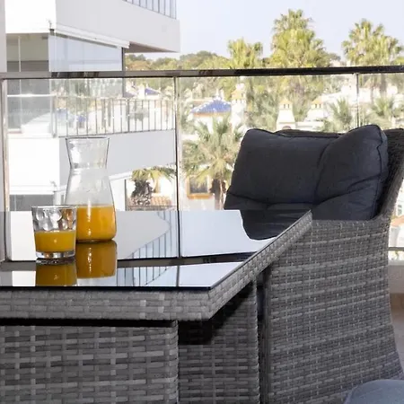 5-star Complex With 3 Pools & Gym