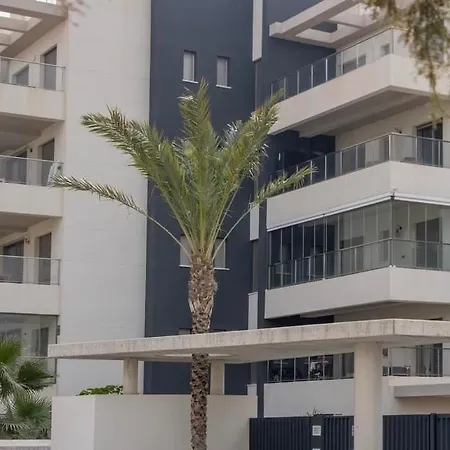 5-star Complex With 3 Pools & Gym *