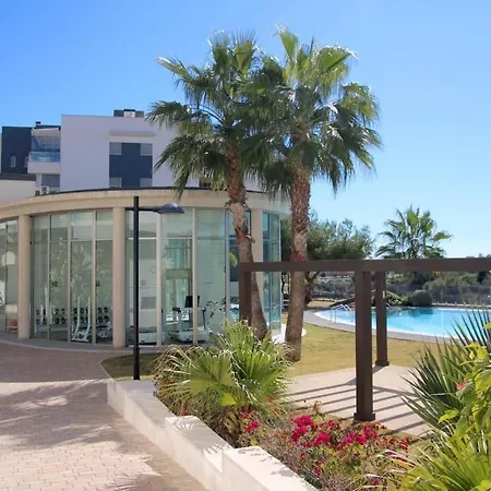 5-star Complex With 3 Pools & Gym *